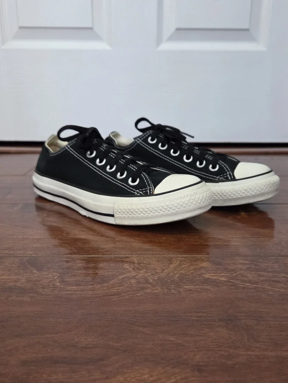 Converse Chuck Taylor All Star Low Top Black Canvas Sneakers Womens 6.5 Mens 4.5 - Picture 2 of 9